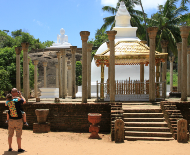 Mihintale Anuradhapura met kinderen