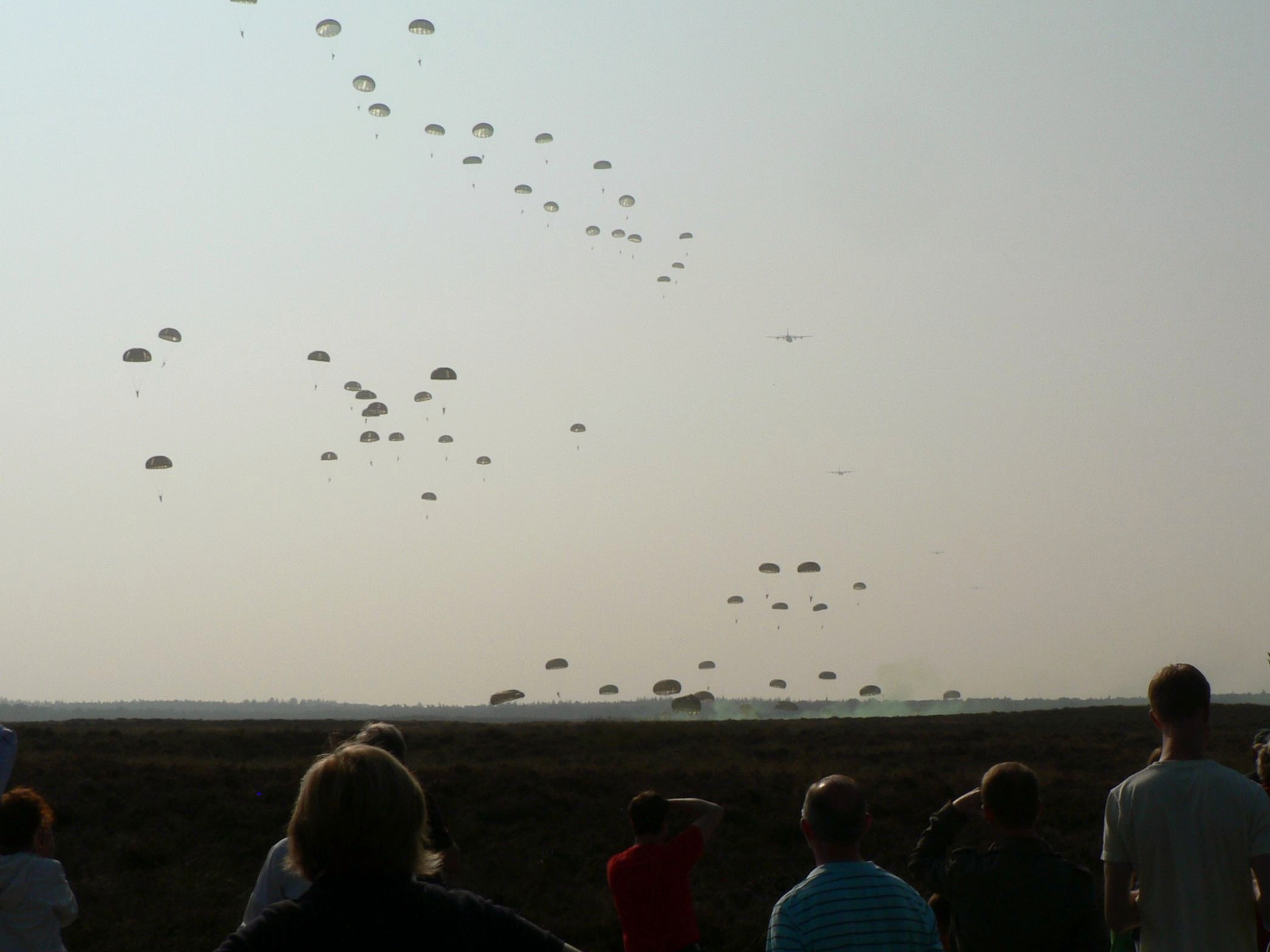 Dropping parachutisten Ginkelse Heide