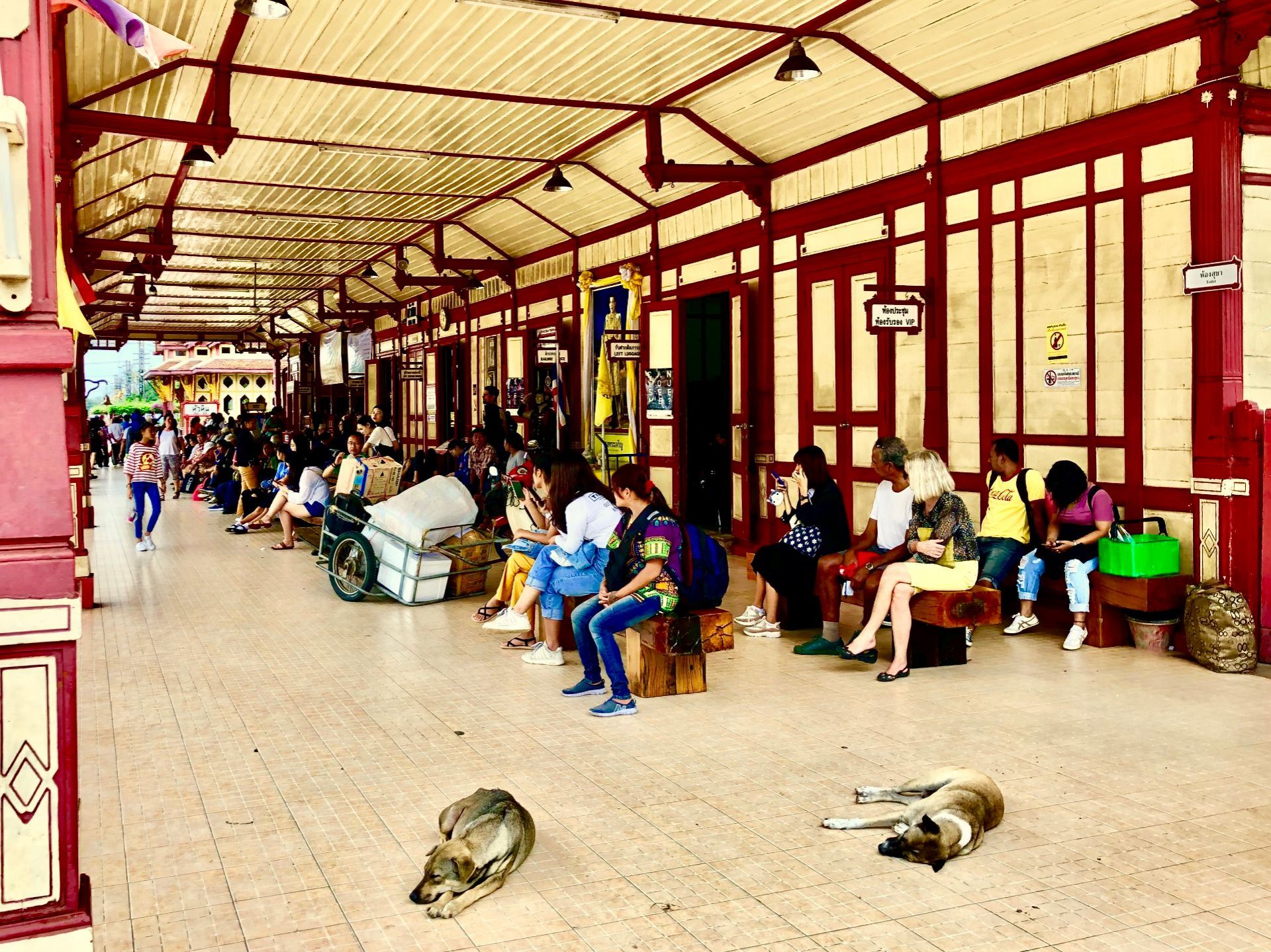 Het oude treinstation van Hua Hin is een bezienswaardigheid op zichzelf